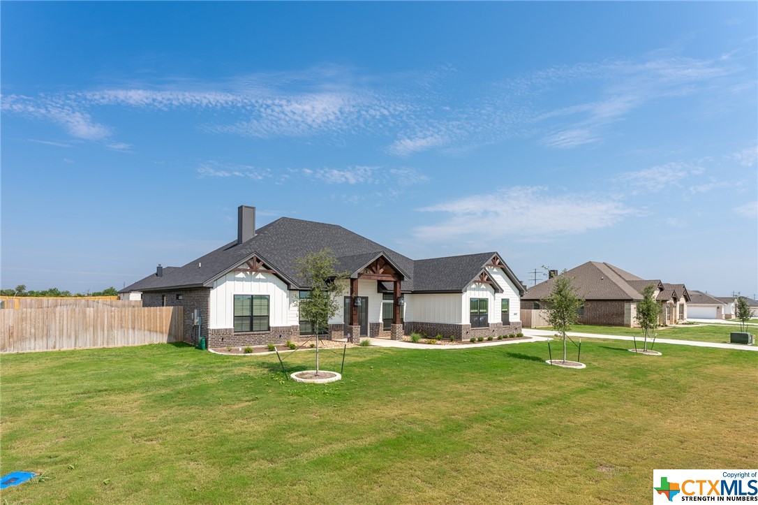 a view of a house with a big yard