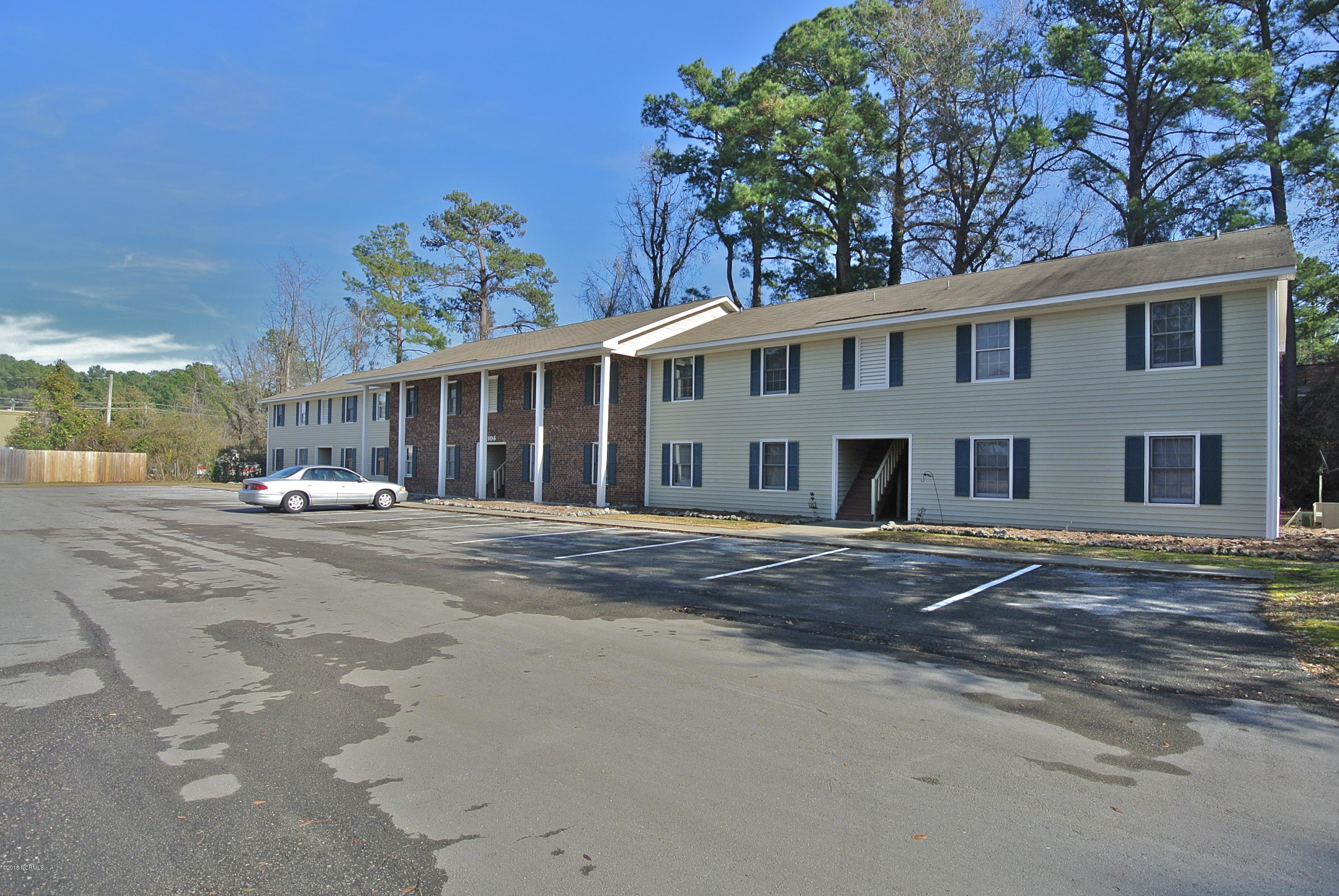 1106 Karen Drive, Unit G New Bern, NC 28562 - Photo 2 of 13 Karenwood Villas Apt Complex