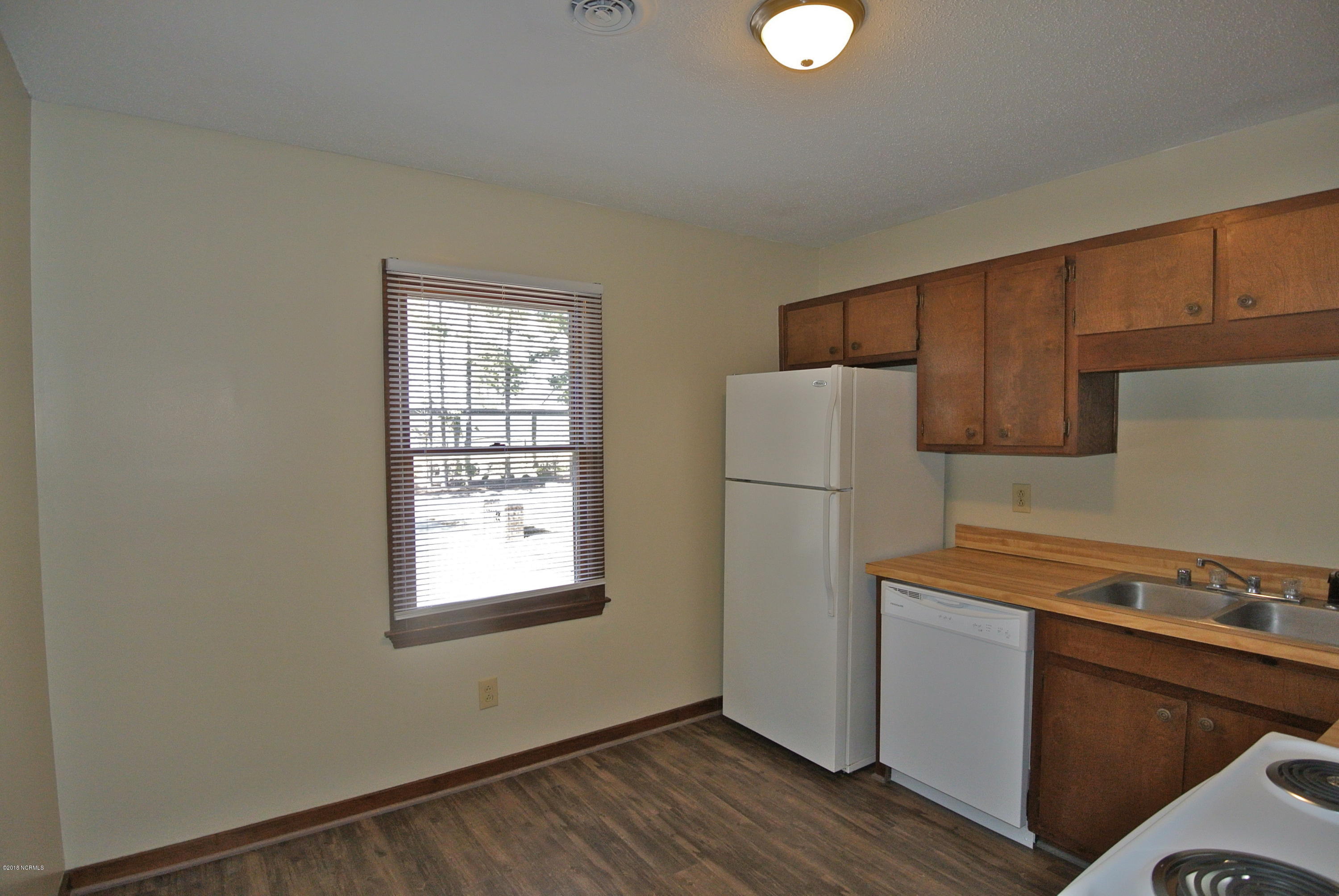 1106 Karen Drive, Unit G New Bern, NC 28562 - Photo 5 of 13 Kitchen