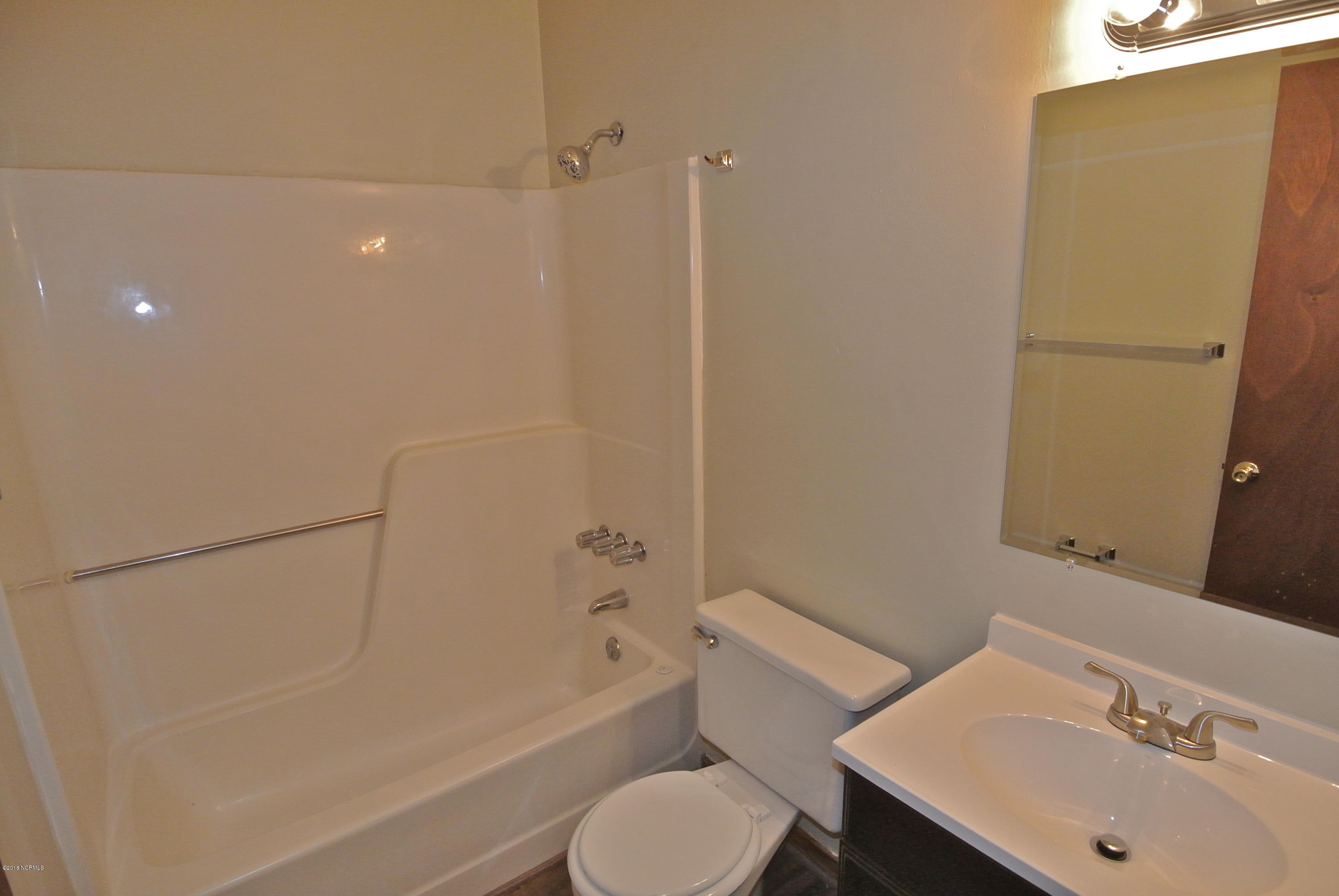 1106 Karen Drive, Unit G New Bern, NC 28562 - Photo 10 of 13 Bathroom