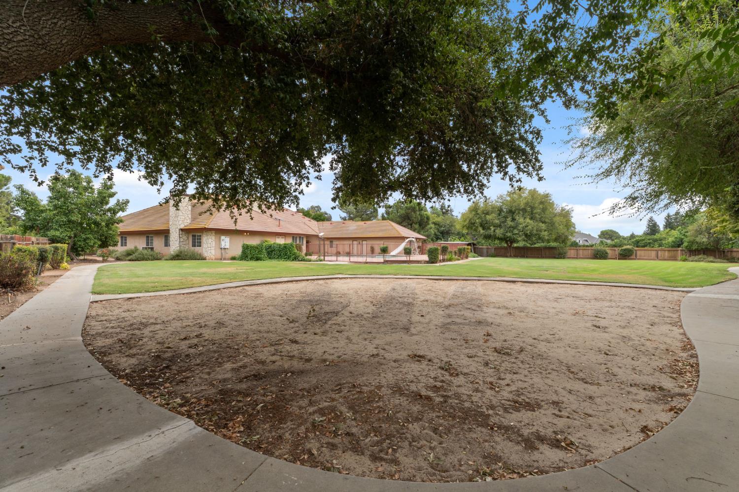 7357 East Dennett Avenue Fresno, CA 93737 - Photo 59 of 84 a view of outdoor space