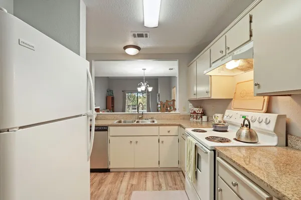 $259,000 | 2401 Eilers Lane, Unit 304, Lodi, CA 95242