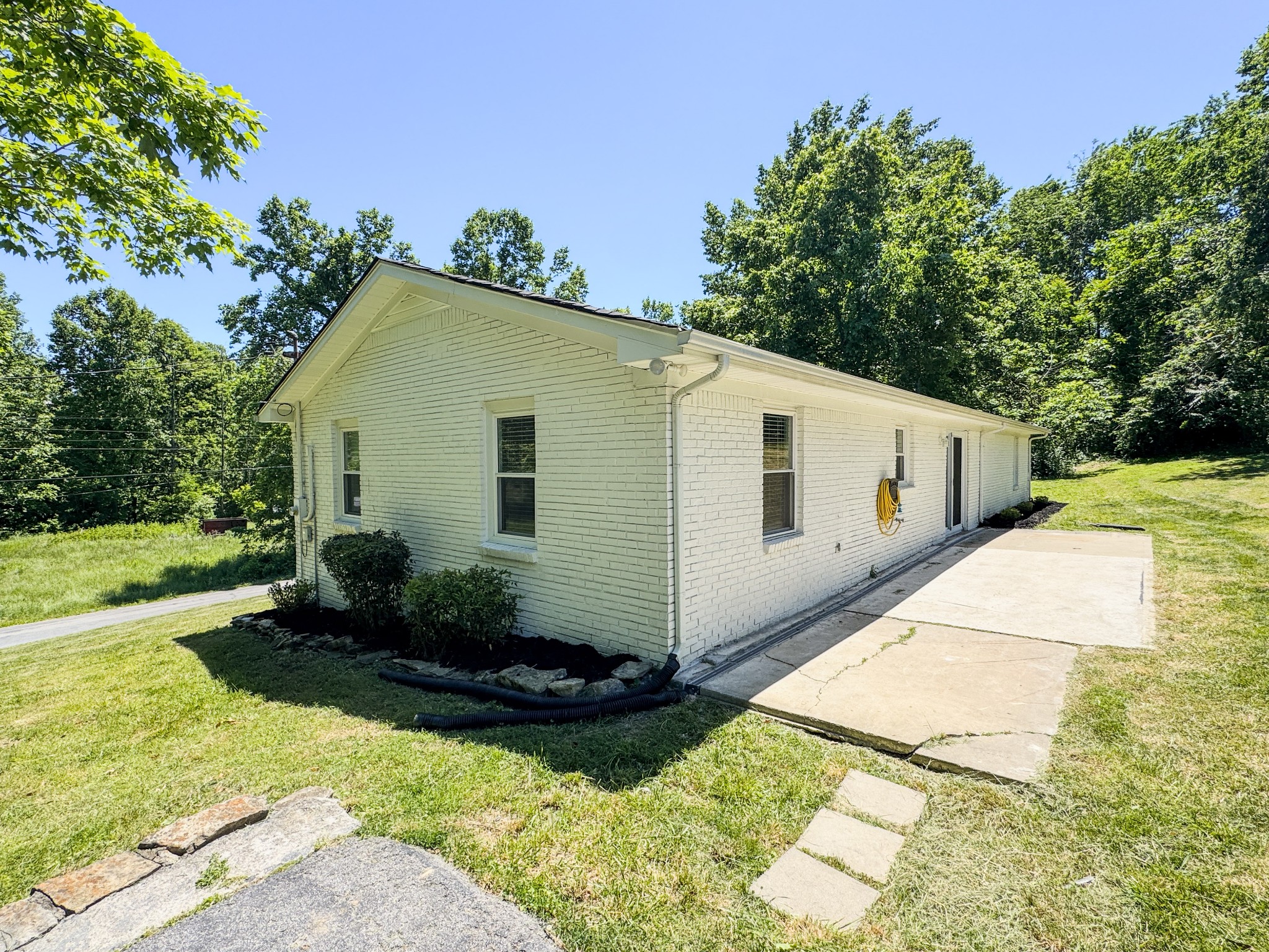 228 Howell Road Westmoreland, TN 37186 - Photo 4 of 33 Gallery Image 4