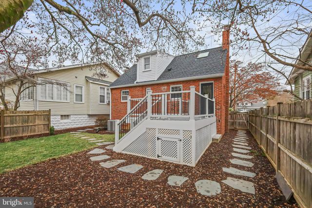 $975,000 | 20 West Myrtle Street, Alexandria, VA 22301