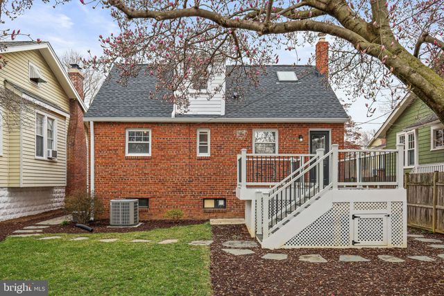 $975,000 | 20 West Myrtle Street, Alexandria, VA 22301