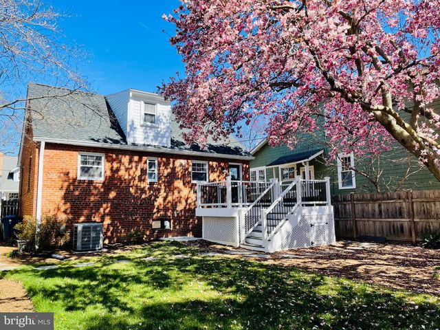 $975,000 | 20 West Myrtle Street, Alexandria, VA 22301