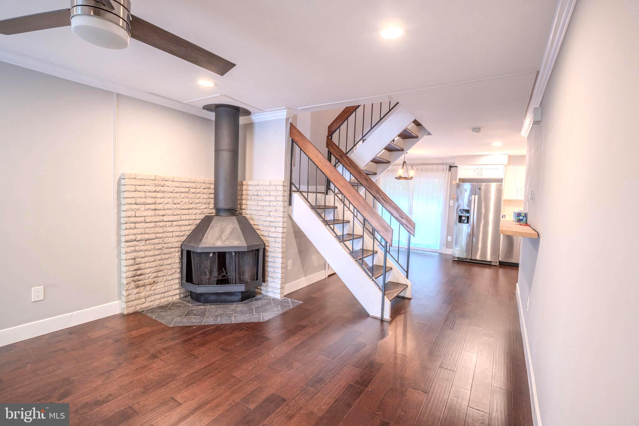 12138 Captiva Court Reston, VA 20191 - Photo 2 of 20