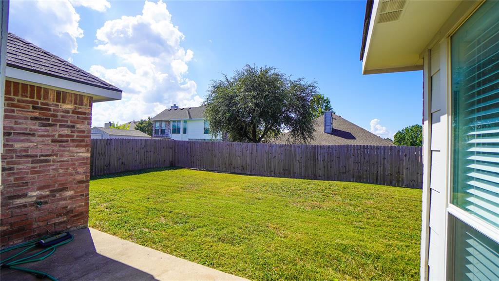 137 Magnolia Lane Rockwall, TX 75032 - Photo 26 of 28 a view of back yard