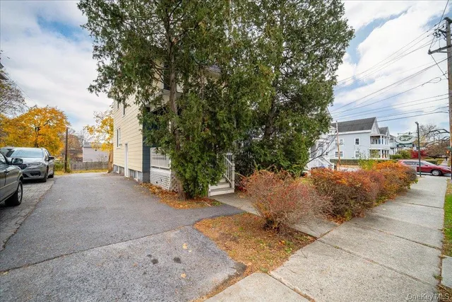 a view of a house with a yard