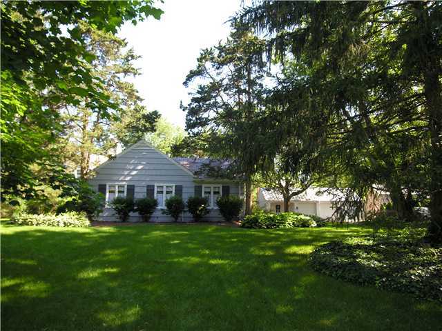 2470 Lane Road Columbus, OH 43220 - Photo 2 of 18