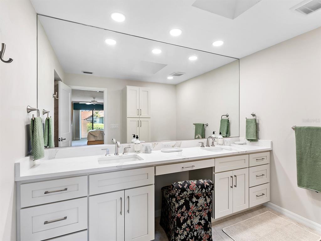 6094 Wilshire Boulevard, Unit 8 Sarasota, FL 34233 - Photo 18 of 42