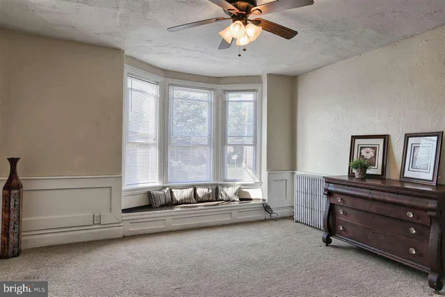 a view of room with a ceiling fan