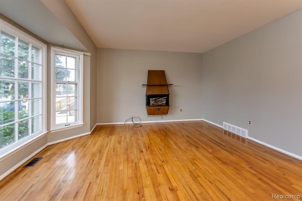8124 Ritter Street Center Line, MI 48015 - Photo 6 of 21
