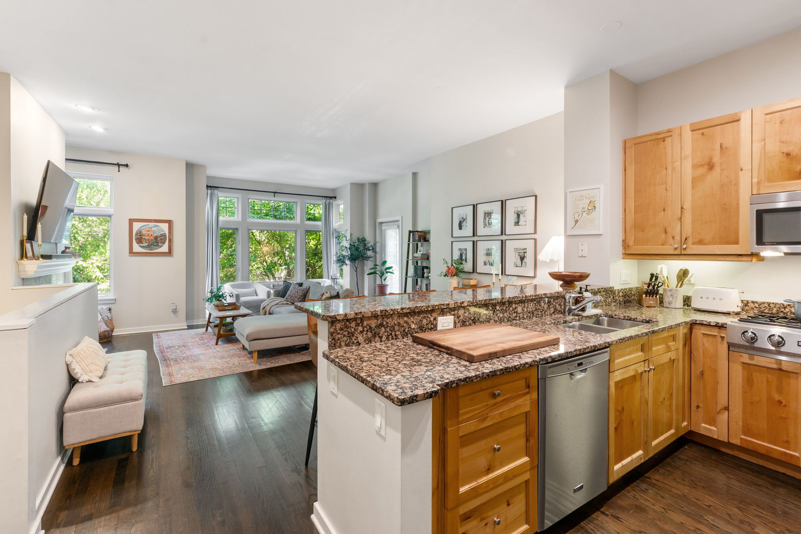1715 West George Street Chicago, IL 60657 - Photo 5 of 17
