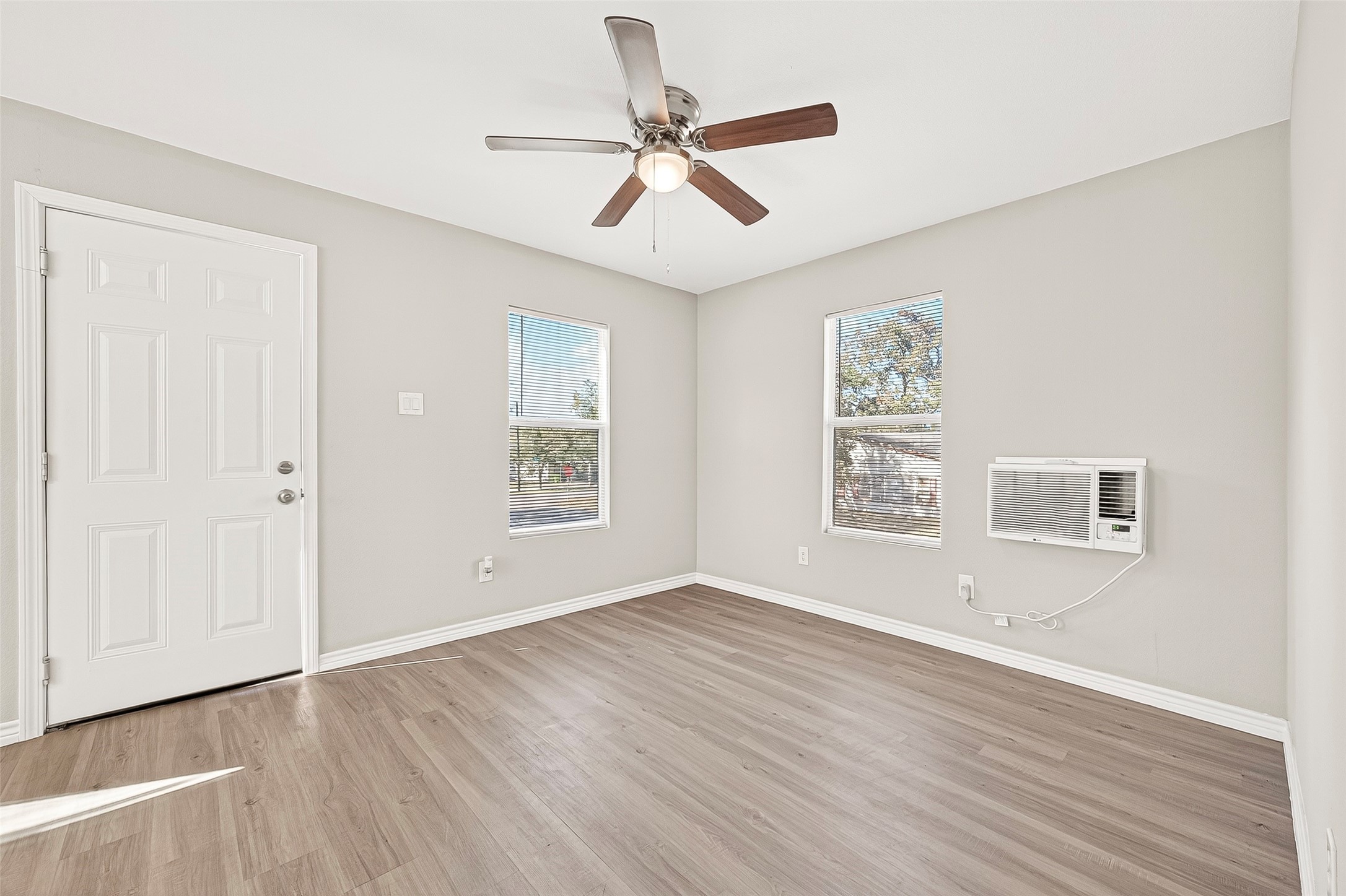 1401 5th Street Rosenberg, TX 77471 - Photo 36 of 50 Unit 210: Living room space