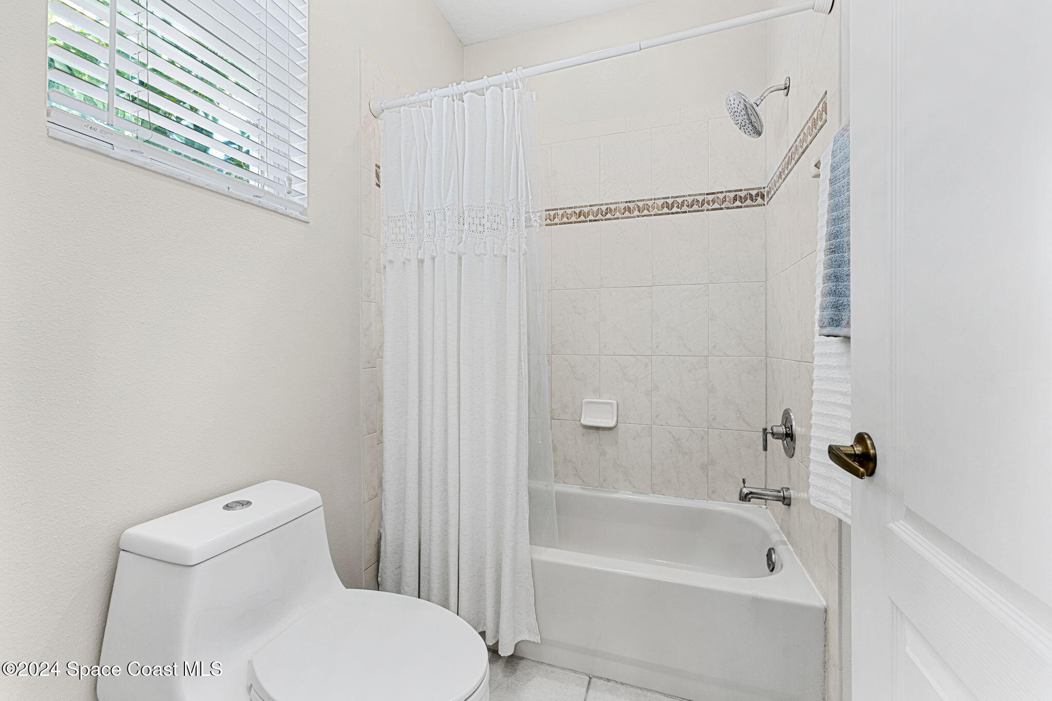 3416 Peninsula Circle Melbourne, FL 32940 - Photo 31 of 61 a bathroom with a toilet and a bathtub