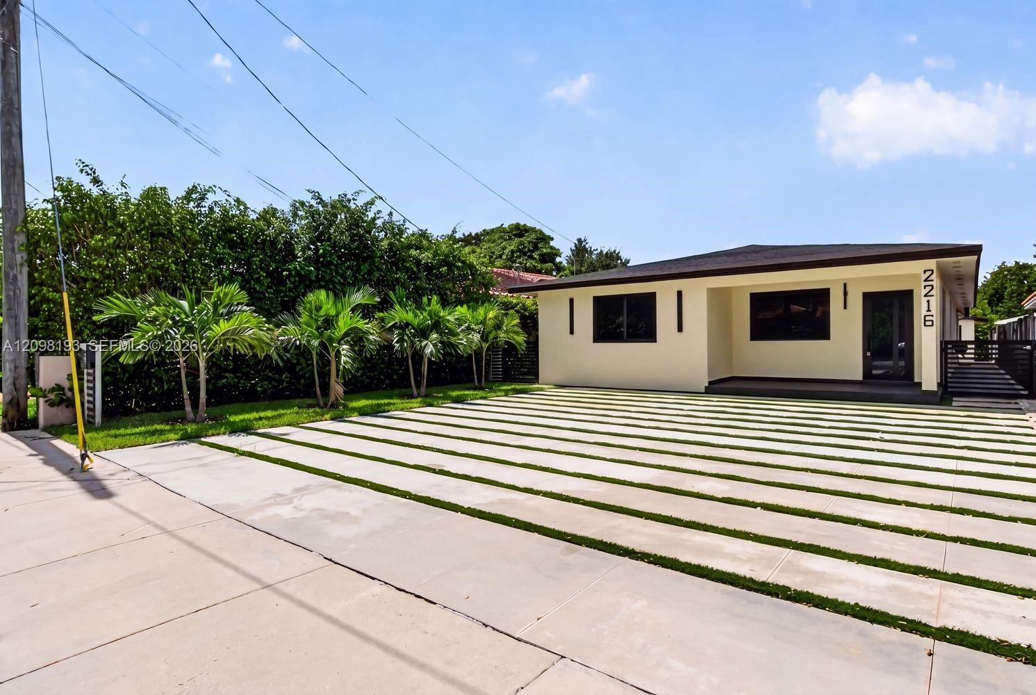 2216 Southwest 62nd Avenue Miami, FL 33155 - Photo 3 of 29 Gallery Image 3