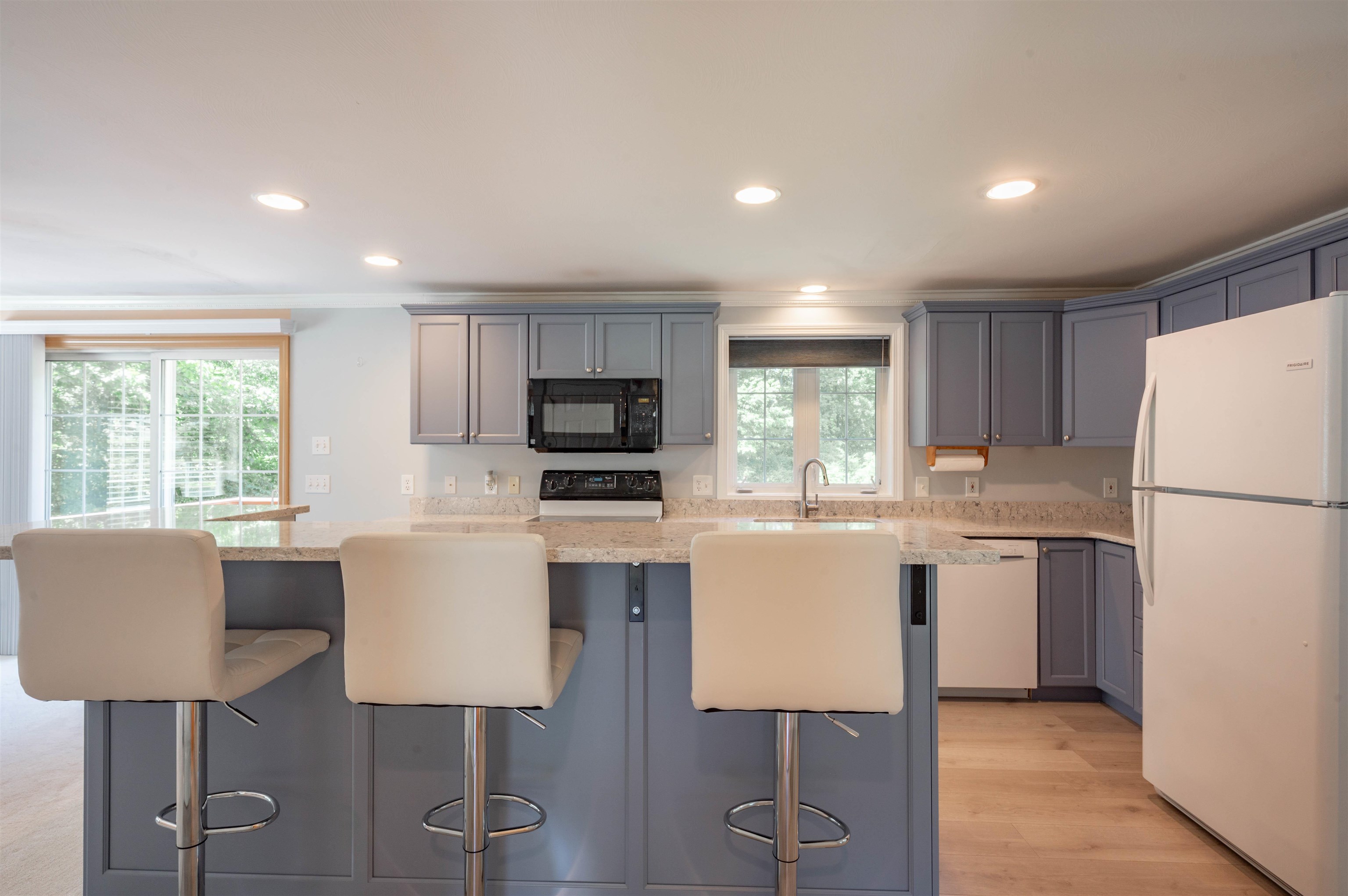 10 Golden Brook Road Windham, NH 03087 - Photo 4 of 43