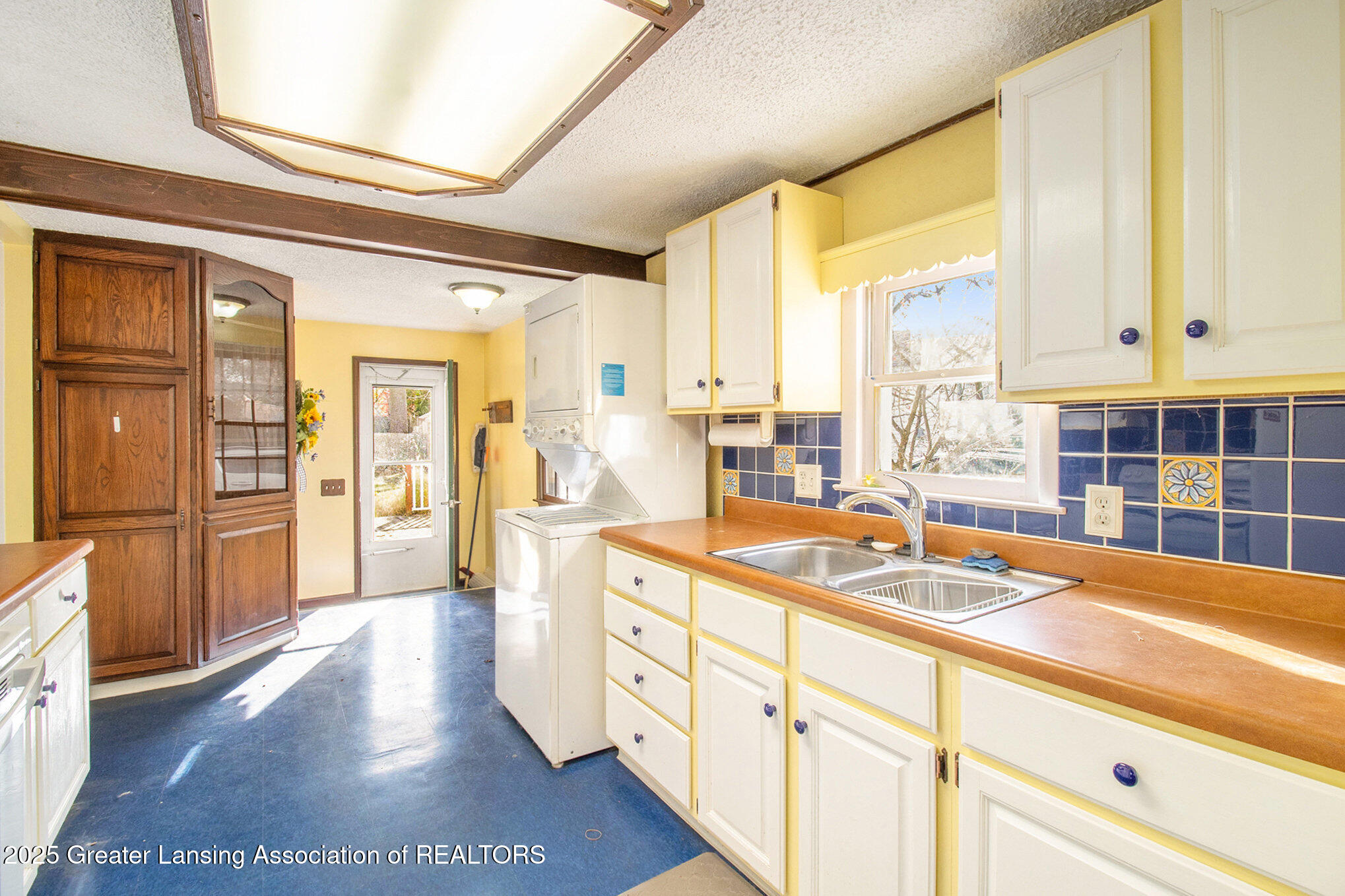 1119 West Miller Road Lansing, MI 48911 - Photo 5 of 16 005_786a9146_260