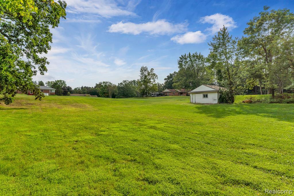1233 East Cook Road Grand Blanc, MI 48439 - Photo 29 of 32