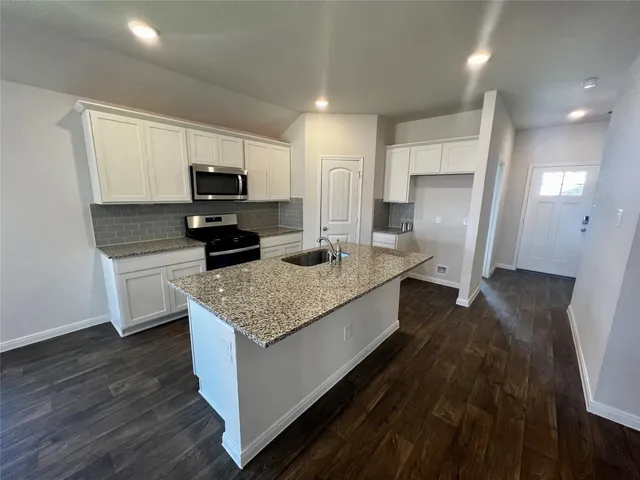 $1,800 | 316 Abbey Lane, Lockhart, TX 78644