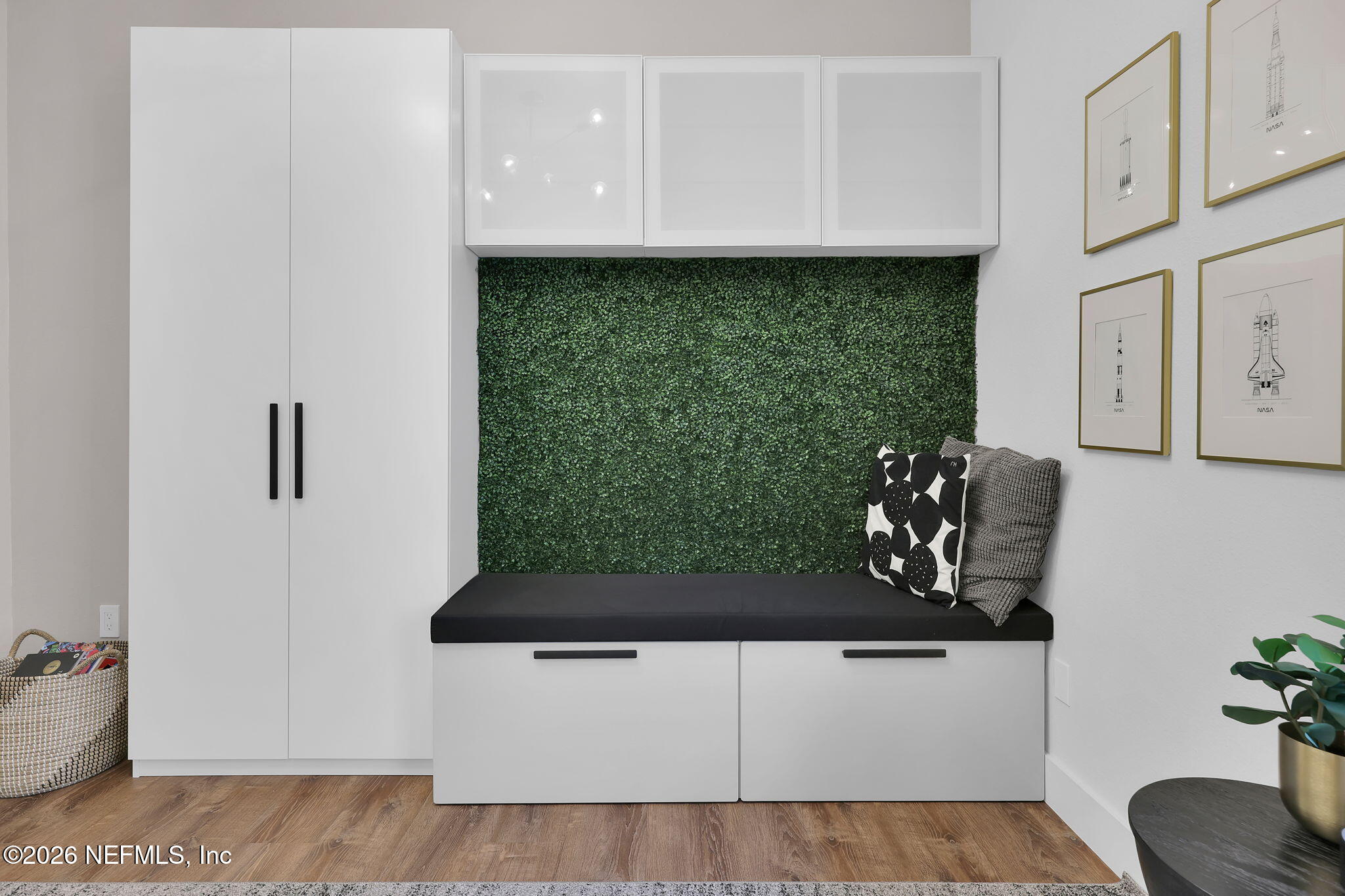 180 Taylor Ridge Avenue Ponte Vedra, FL 32081 - Photo 32 of 88 Custom bench & cabinetry