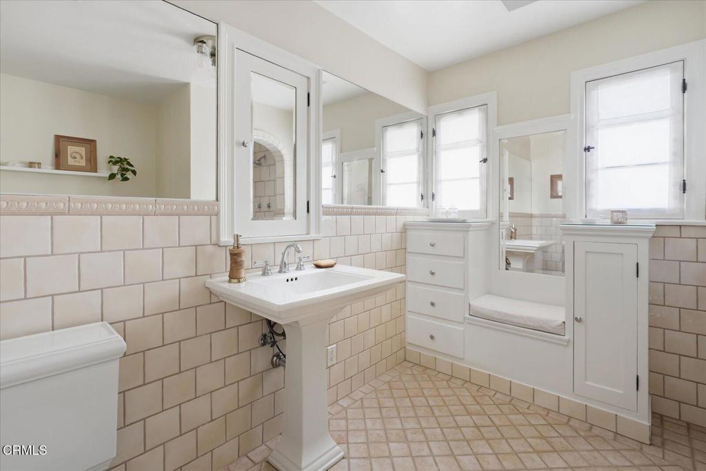 752 Glenview Road Glendale, CA 91202 - Photo 45 of 64 54-Bathroom