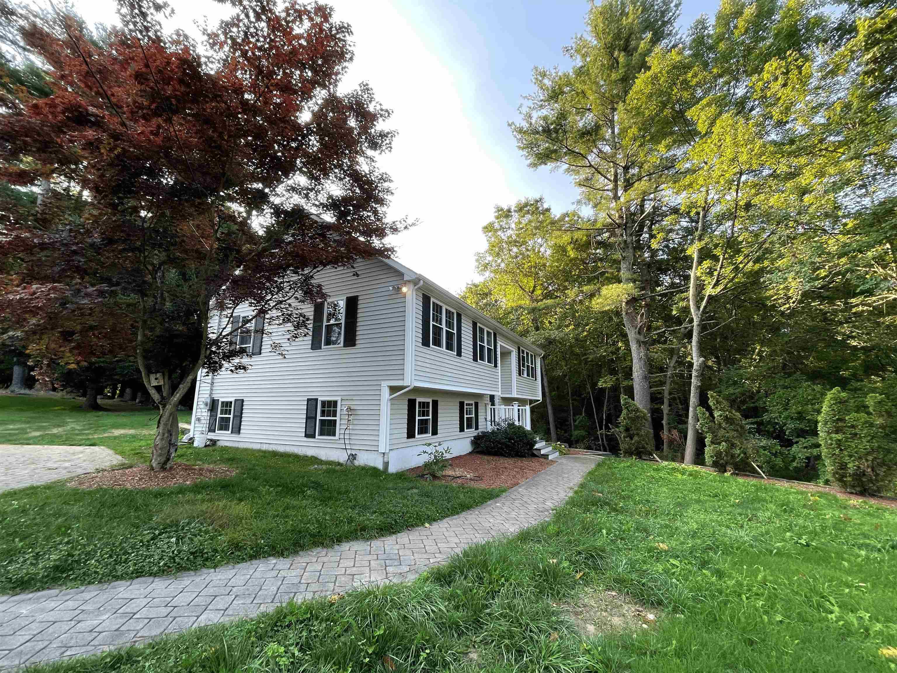 93 Rockingham Road Derry, NH 03038 - Photo 1 of 27