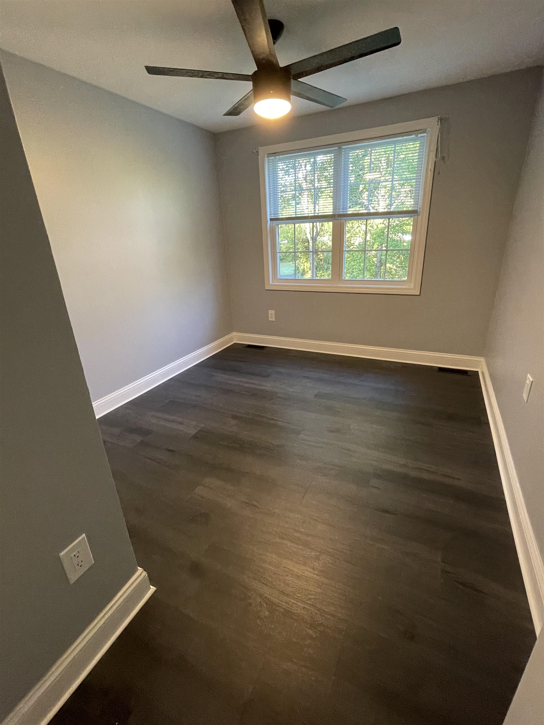 93 Rockingham Road Derry, NH 03038 - Photo 11 of 27