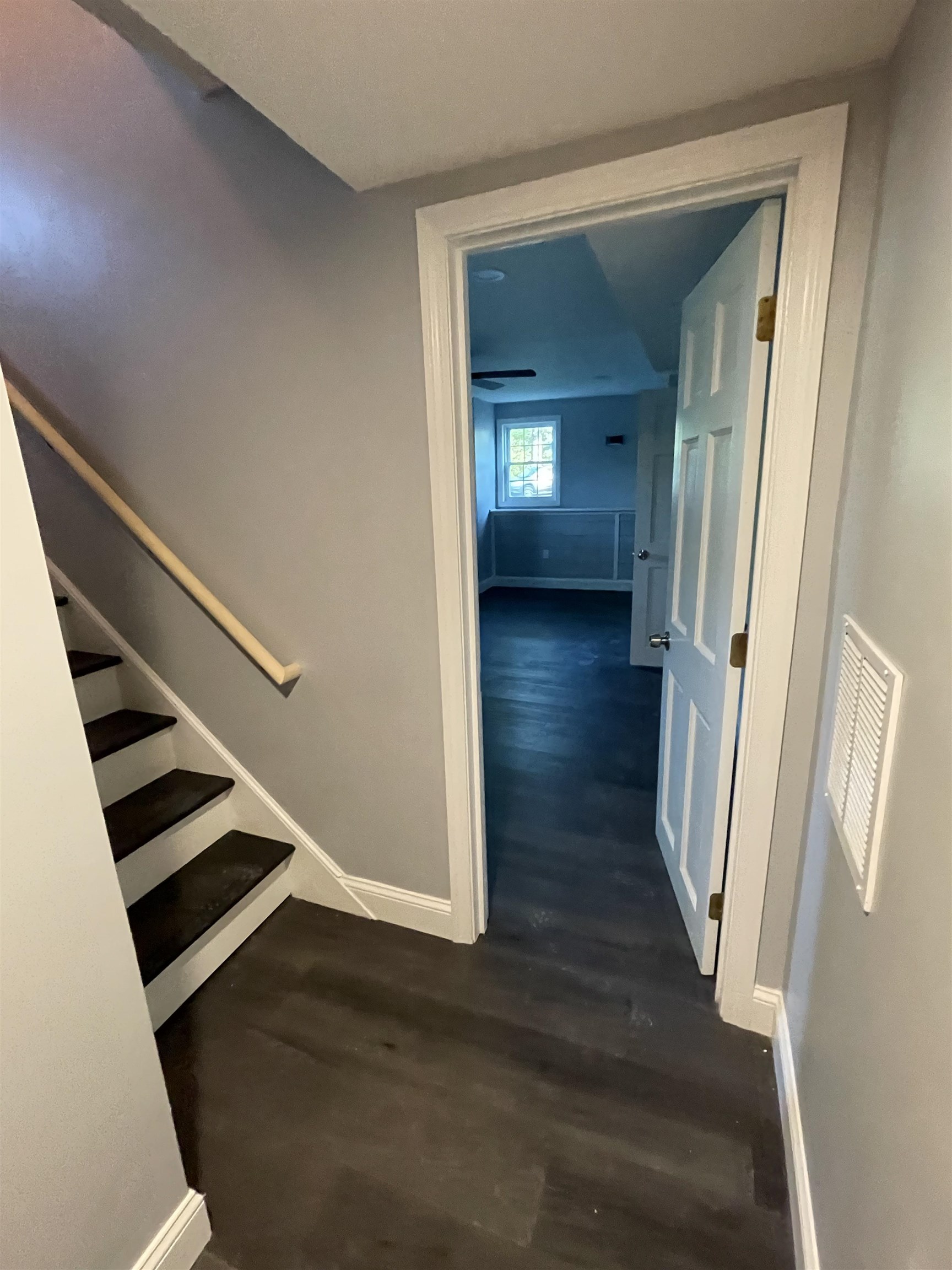 93 Rockingham Road Derry, NH 03038 - Photo 16 of 27