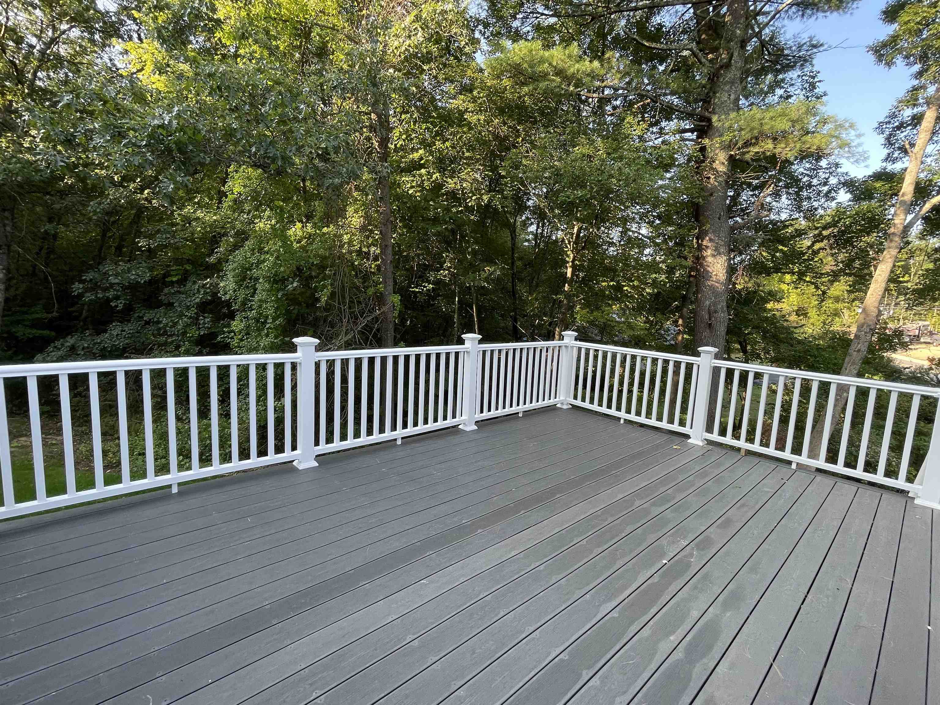 93 Rockingham Road Derry, NH 03038 - Photo 19 of 27