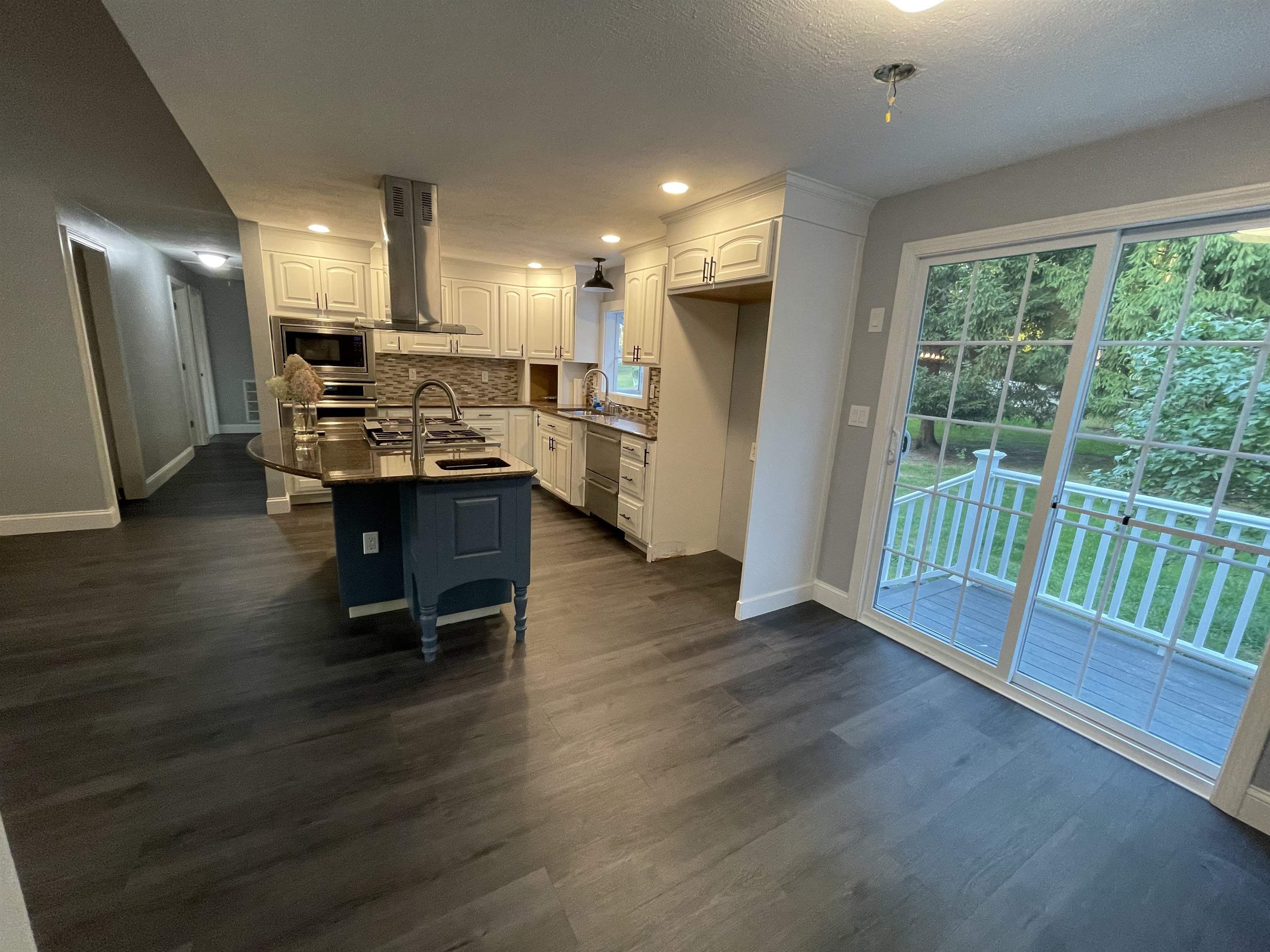 93 Rockingham Road Derry, NH 03038 - Photo 22 of 27