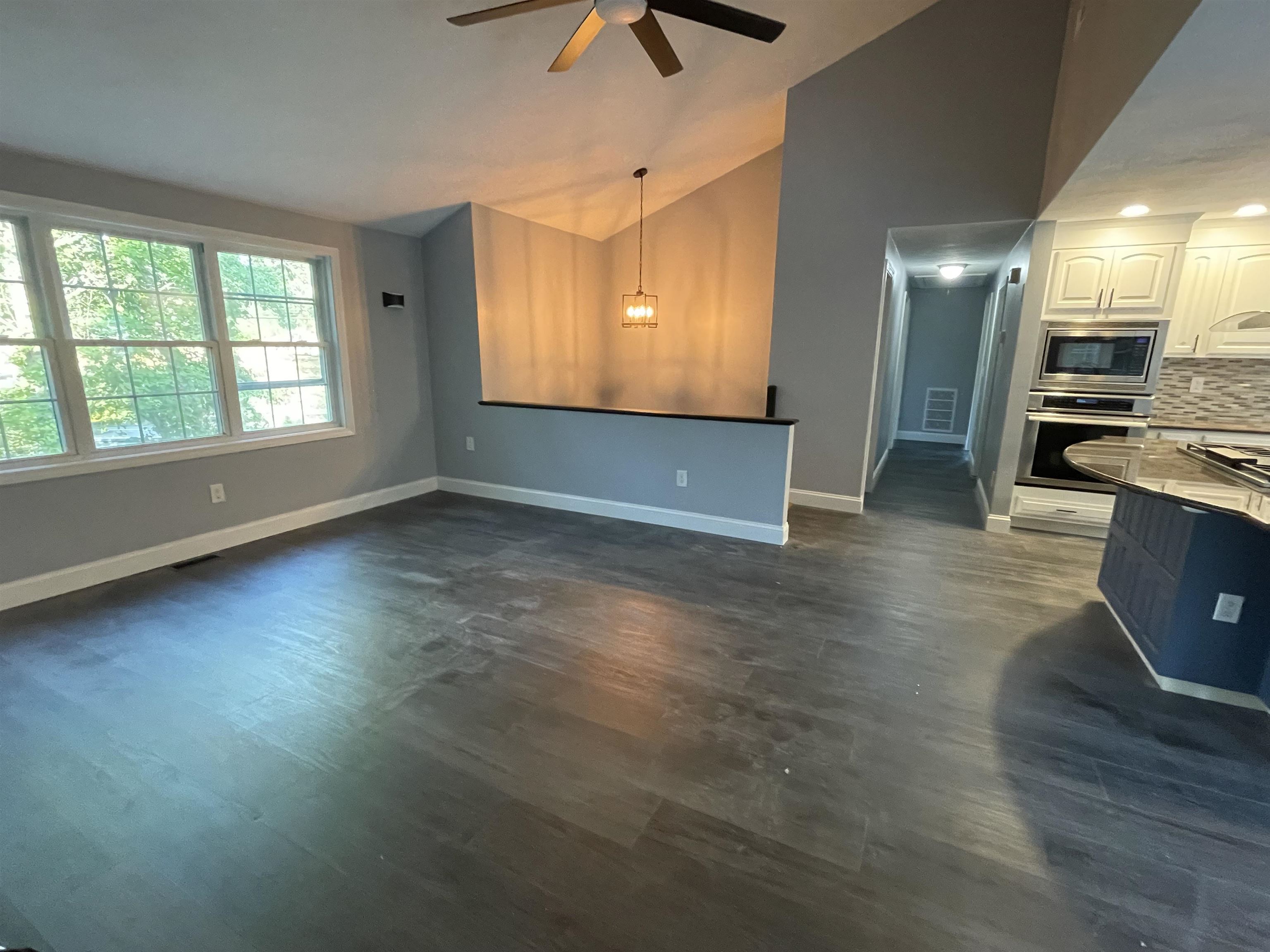 93 Rockingham Road Derry, NH 03038 - Photo 3 of 27