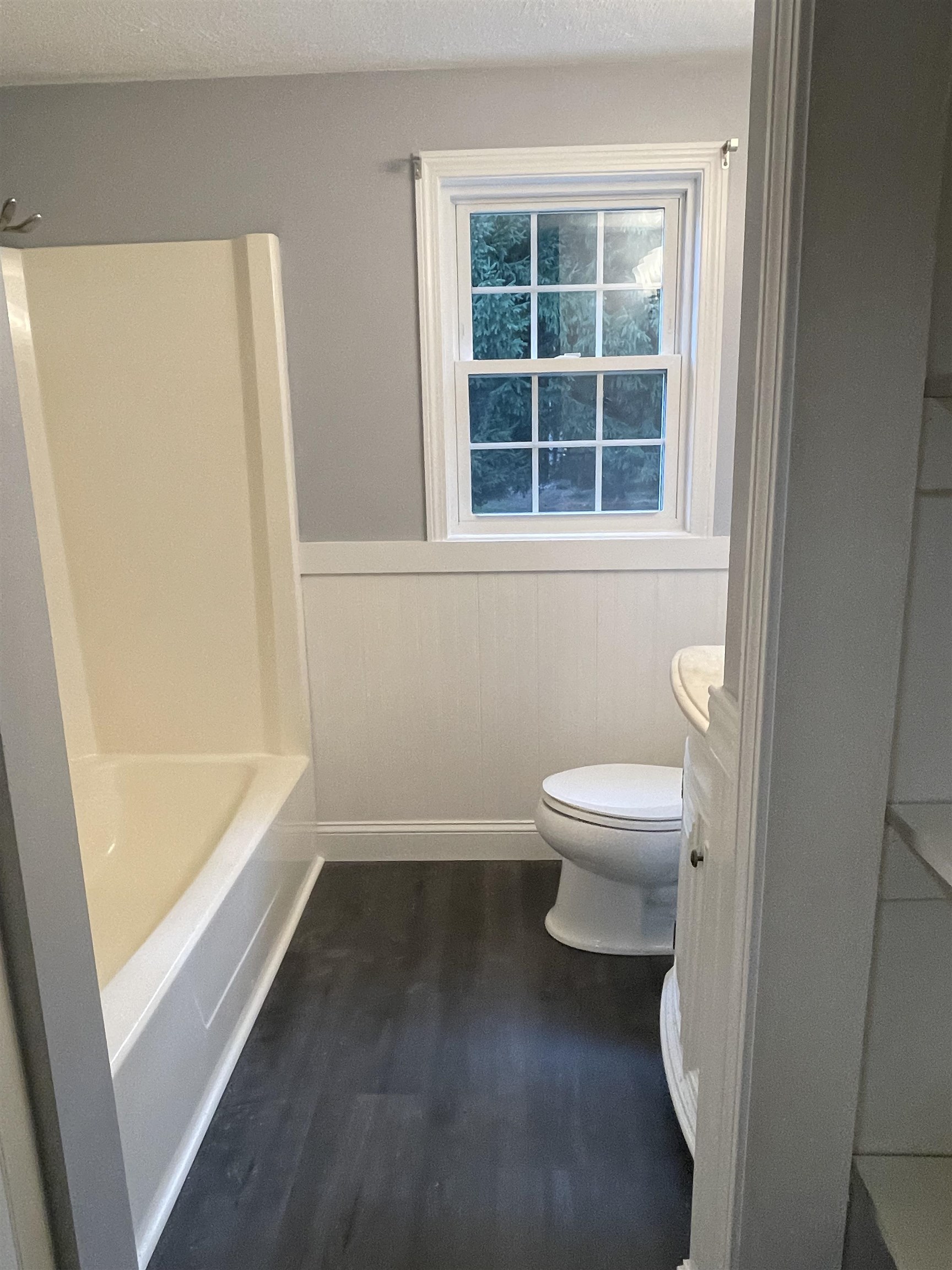 93 Rockingham Road Derry, NH 03038 - Photo 4 of 27