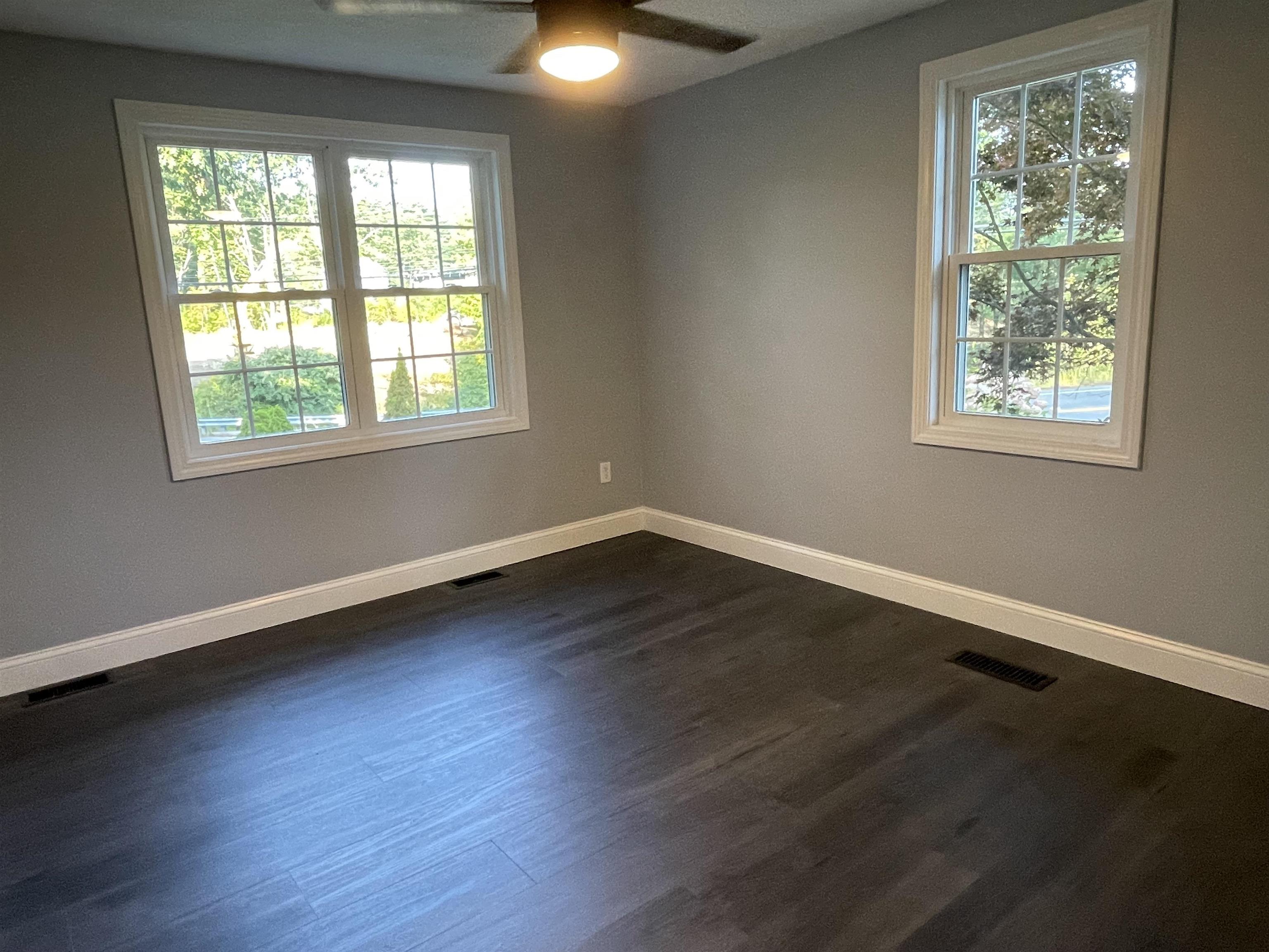 93 Rockingham Road Derry, NH 03038 - Photo 6 of 27