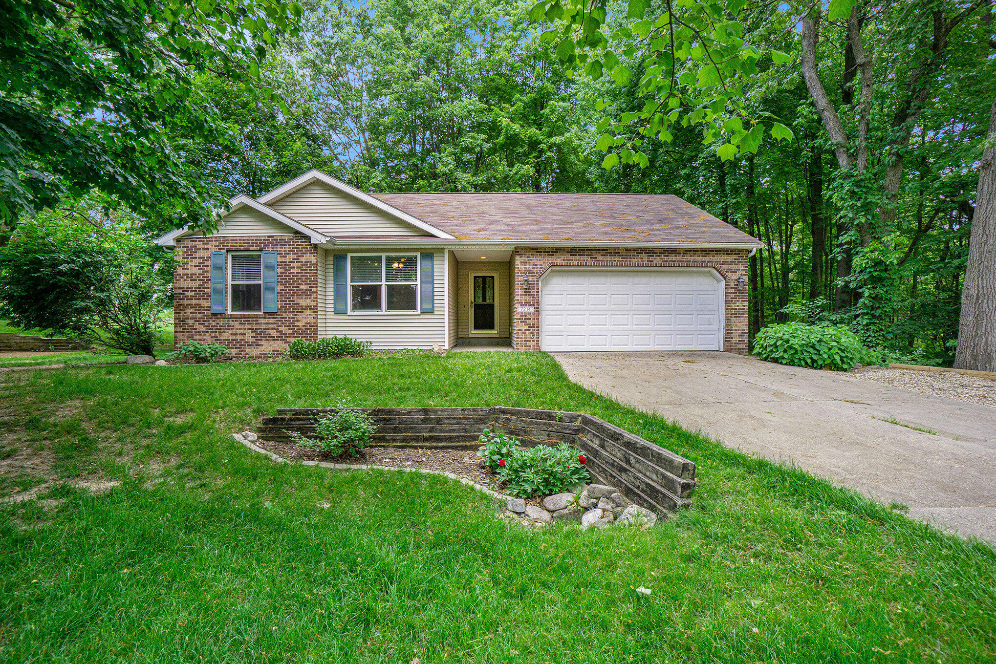 7214 Baton Rouge Kalamazoo, MI 49009 - Photo 1 of 28 002_dsc04180