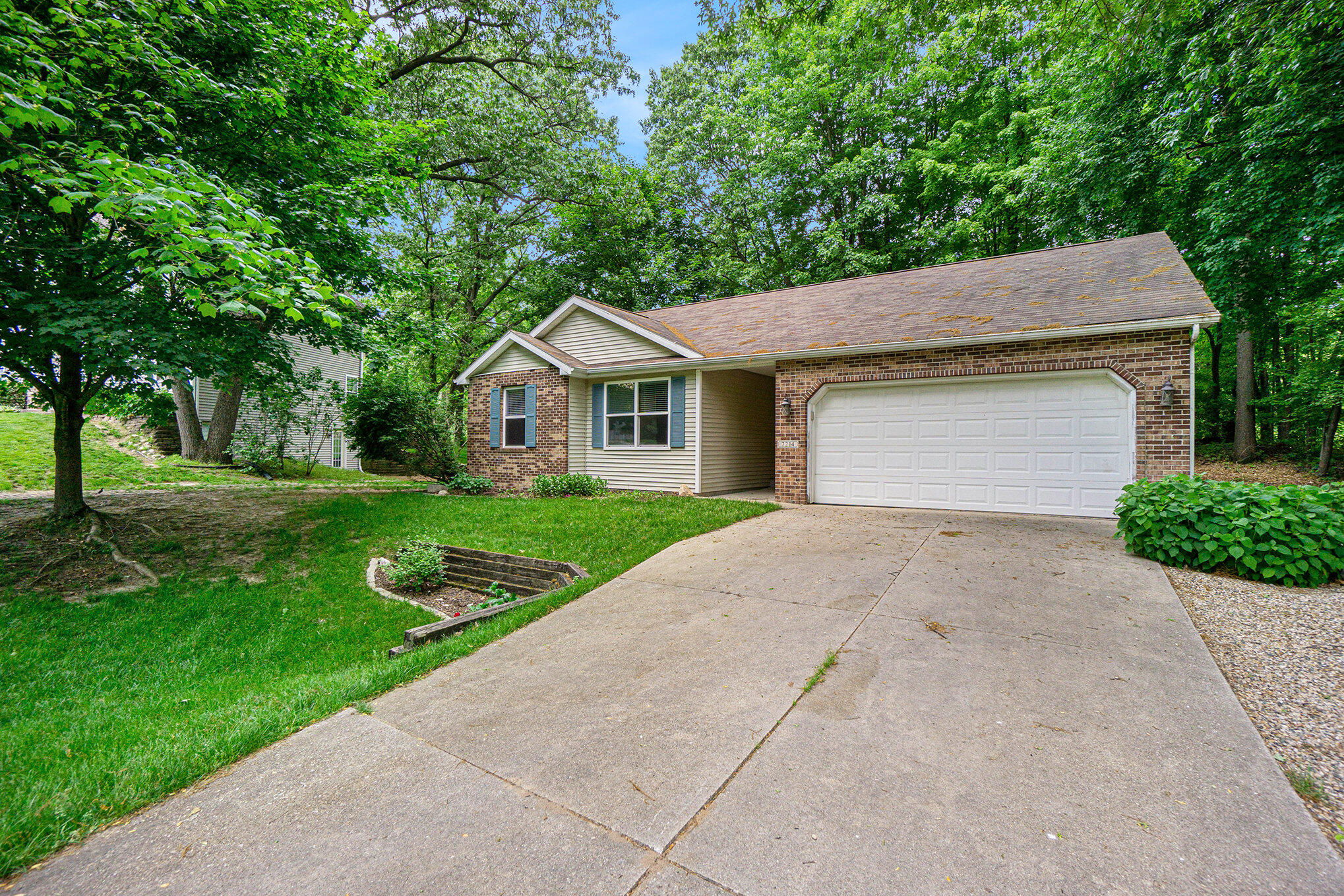 7214 Baton Rouge Kalamazoo, MI 49009 - Photo 3 of 28 004_dsc04175