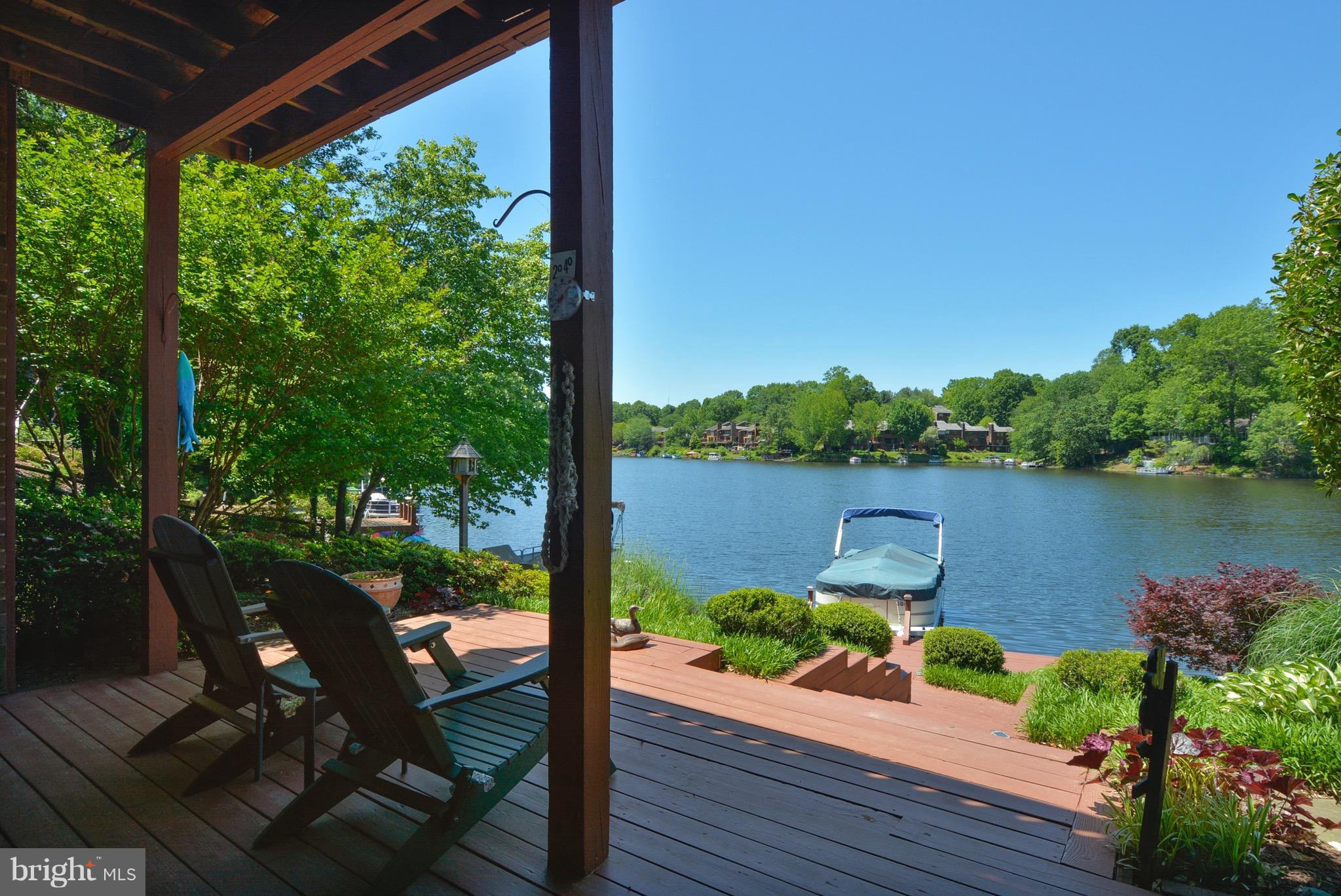 11092 Thrush Ridge Road Reston, VA 20191 - Photo 4 of 29 Lower Level Deck