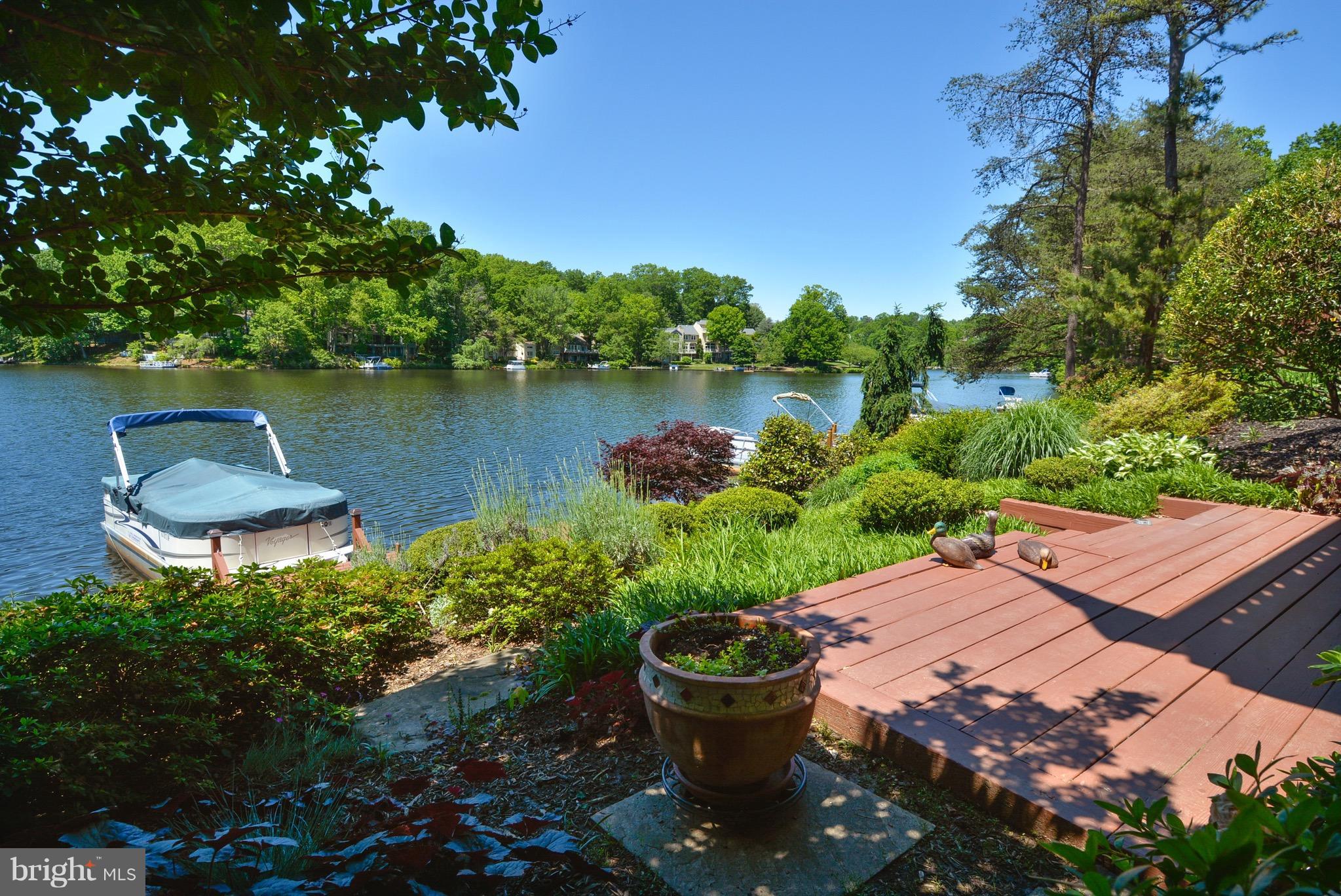 11092 Thrush Ridge Road Reston, VA 20191 - Photo 8 of 29 Backyard