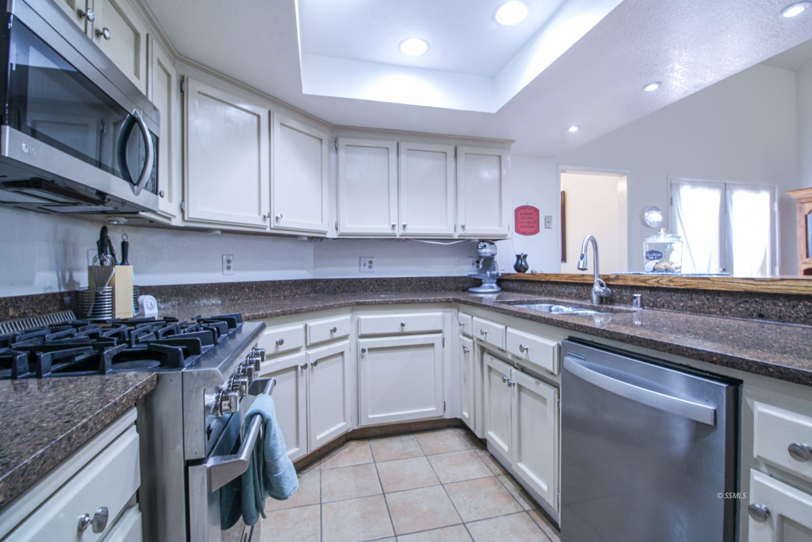1243 Mountain View Drive Ridgecrest, CA 93555 - Photo 15 of 41 Gallery Image 15