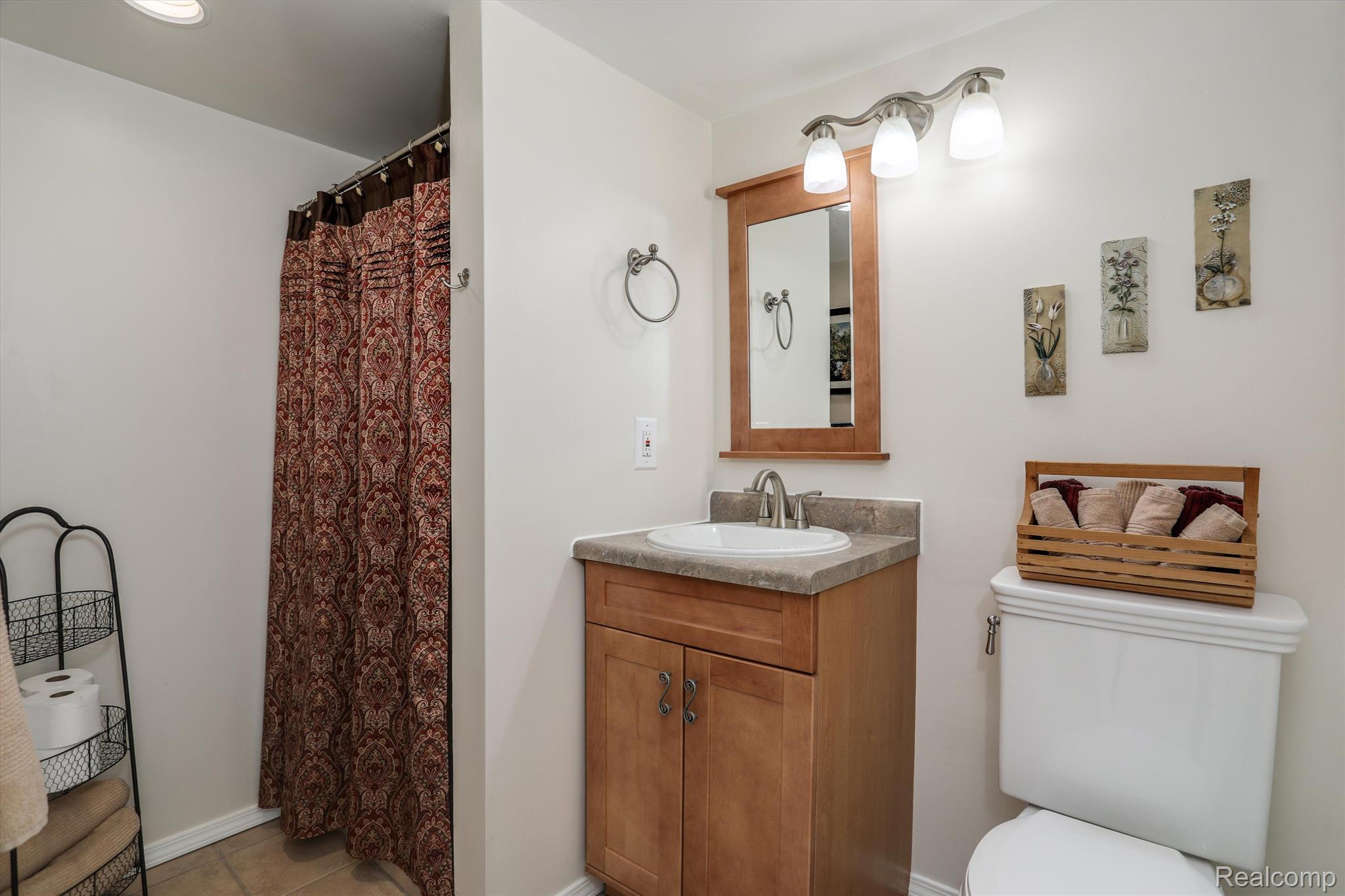 2063 Warrington Road Rochester, MI 48307 - Photo 17 of 32 Gallery Image 17