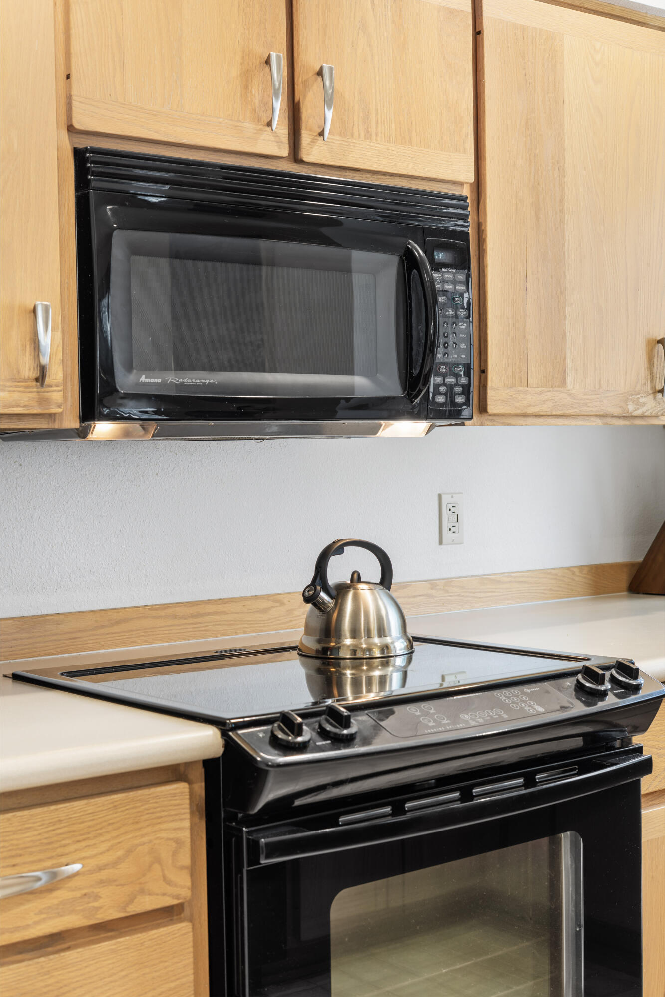 57387 Beaver Ridge Loop, Unit 37 Sunriver, OR 97707 - Photo 10 of 27 19-Kitchen