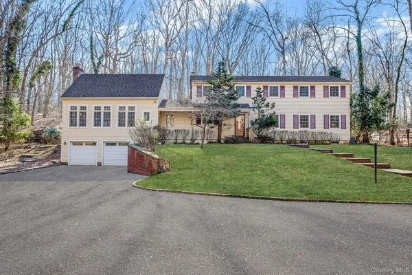 $969,000 | 1 Spring Hollow Road, St. James, NY 11780