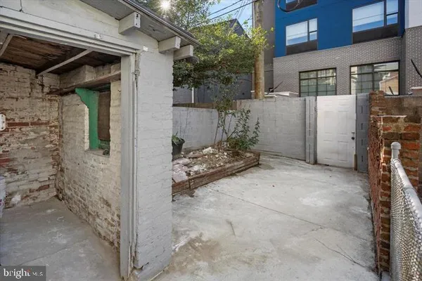 $3,300 | 424 South Eden Street, Baltimore, MD 21231