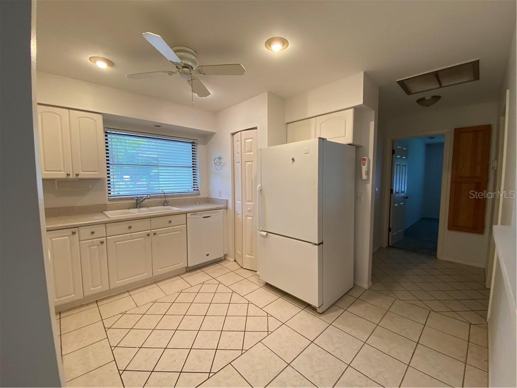 1116 Southland Road Venice, FL 34293 - Photo 9 of 98 Gallery Image 9