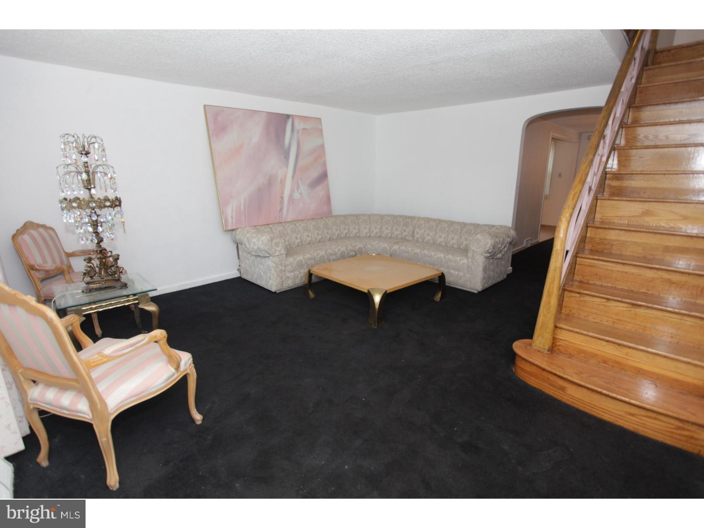 352 East Claremont Road Philadelphia, PA 19120 - Photo 2 of 25 Living Room