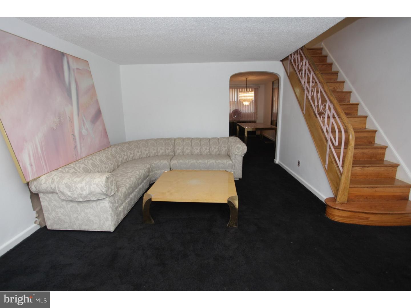 352 East Claremont Road Philadelphia, PA 19120 - Photo 5 of 25 Living Room