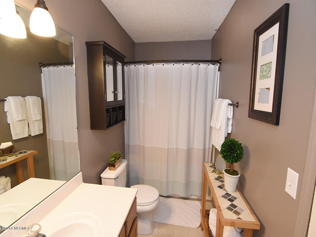 208 Olde Well Loop Road Wilmington, NC 28411 - Photo 13 of 23 Master Bath