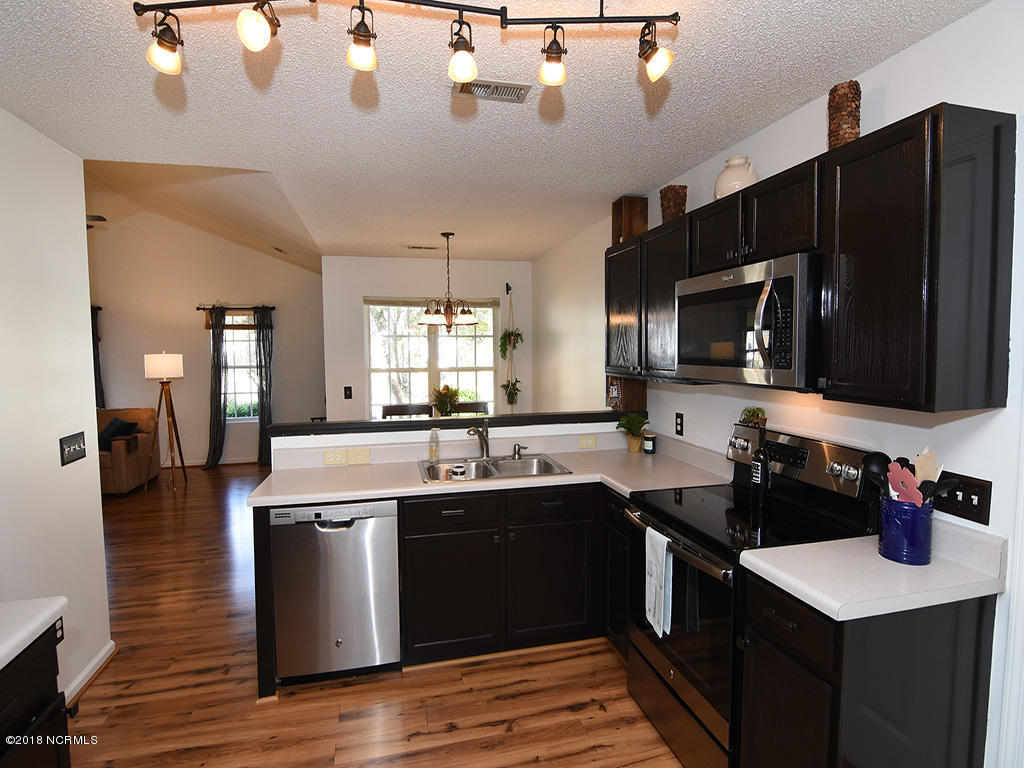 208 Olde Well Loop Road Wilmington, NC 28411 - Photo 9 of 23 Kitchen and Dining