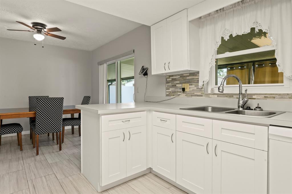 11403 Fillmore Avenue Seffner, FL 33584 - Photo 13 of 33